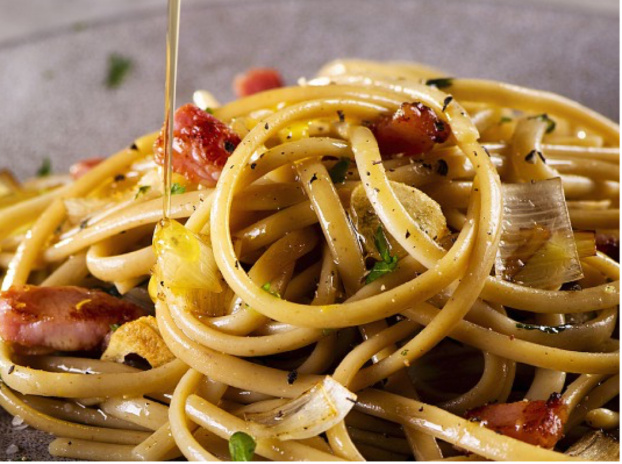 Linguine com Cogumelos e Vegetais Salteados